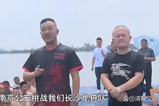 利物浦vs曼联半场数据：利物浦狂轰15脚，曼联2次射门0射正